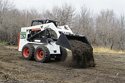 Bobcat földmunkát végez